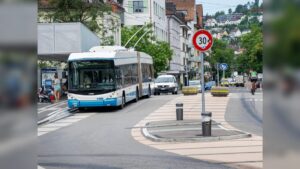 Geneva voters face decision on minimum speed law for major roads in Swiss canton as debate heats up