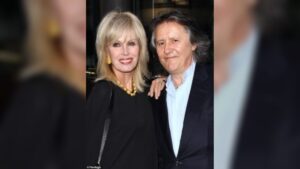 Joanna Lumley confronts masked gang attempting car theft outside her luxury home in Stockwell London