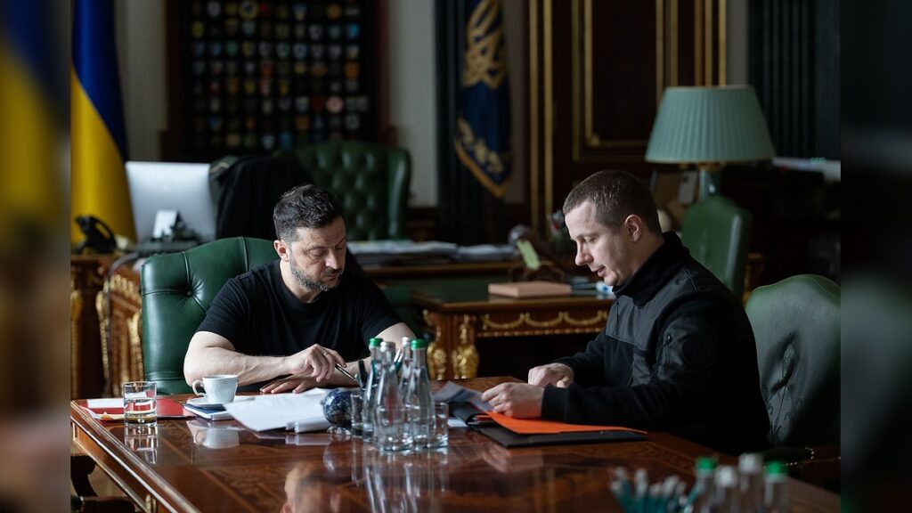 Zelenskyy Exposes Hidden Russian War Loss Documents in Ukraine as Moscow’s Oil Wells, Banks and Budgets Face Crisis