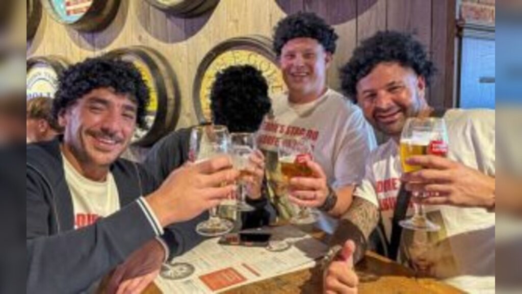 Manchester Airport Sparks Drinking Chaos As Holidaymakers Flood Airport Bars At 3.30am In England