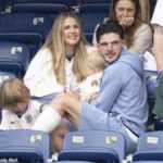 Family Scene or Distraction? Rice Caught Holding Baby After England’s Frustrating 0–0 Stalemate