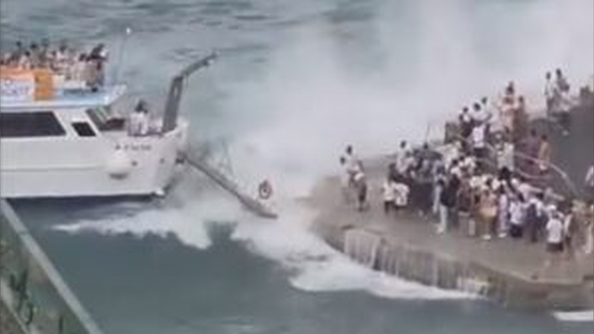 Amalfi Coast Holiday Nightmare Unfolds as Overcrowded Harbour Turns Into Scene of Panic Amid Violent Waves