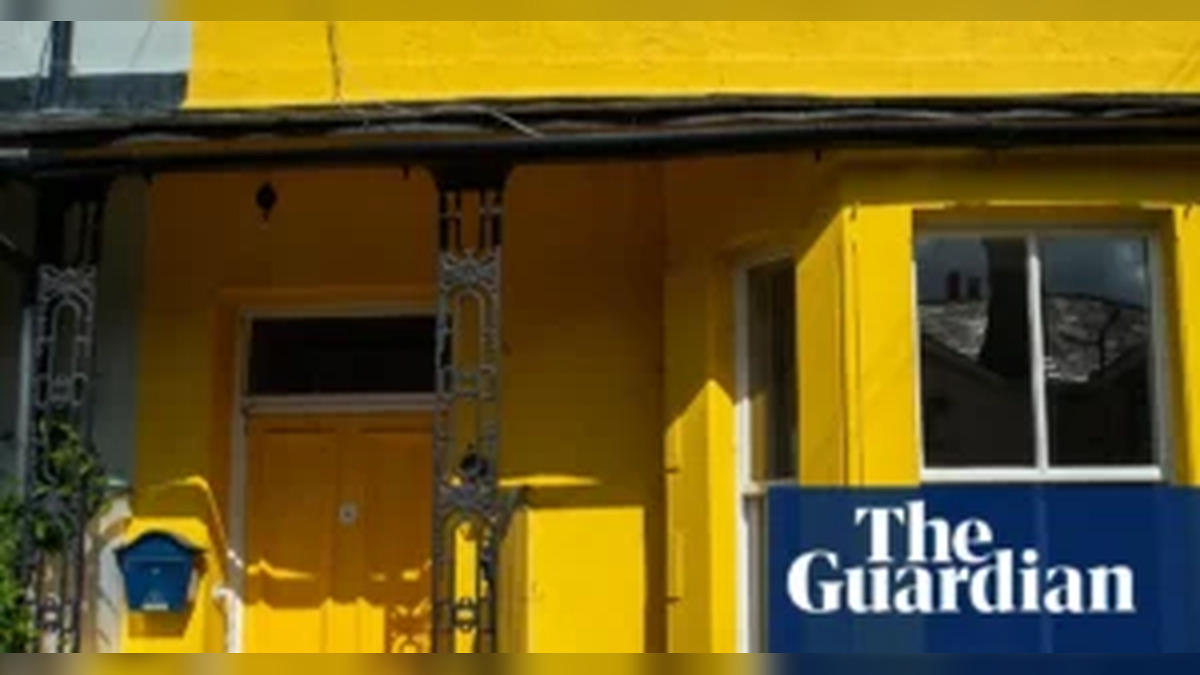 Britain's Property Dream Crumbles as Soaring Mortgage Rates Send House Prices Into Another Unexpected Decline