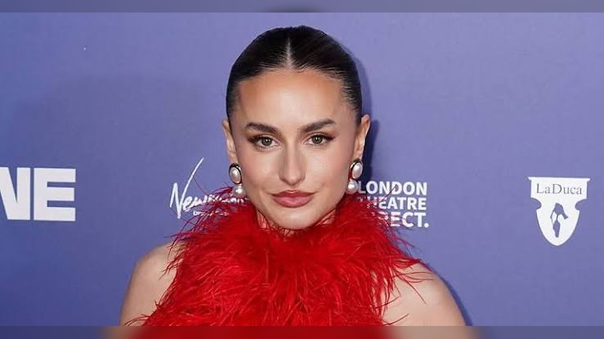 Love Island Star Amber Davies Declares War on Phone Users After Filming Scandal Disrupts Legally Blonde Performance in Dublin