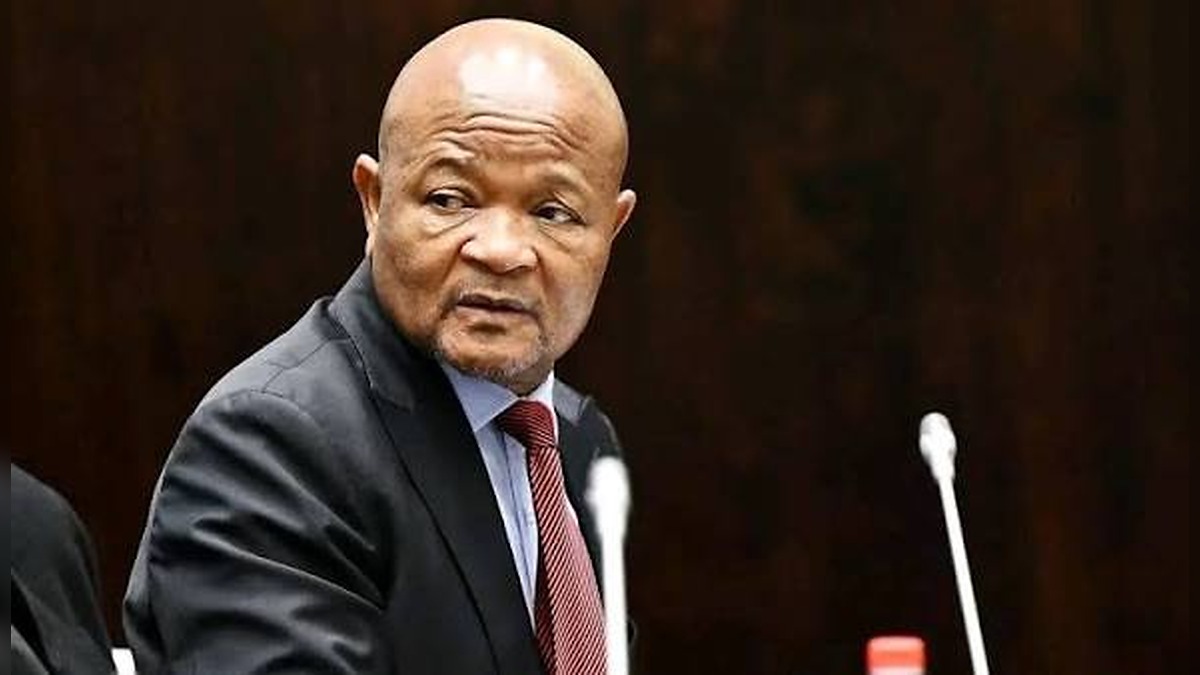 No Proof of Police Minister's Criminal Links, But Damning Report Exposes Major Questions About Mchunu's Decisions