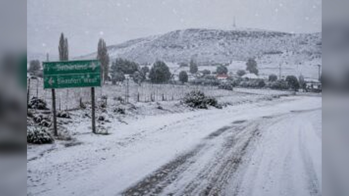 South Africans Wake Up to Rare Snowfall as Weather System Triggers Winter Chaos Across Key Regions
