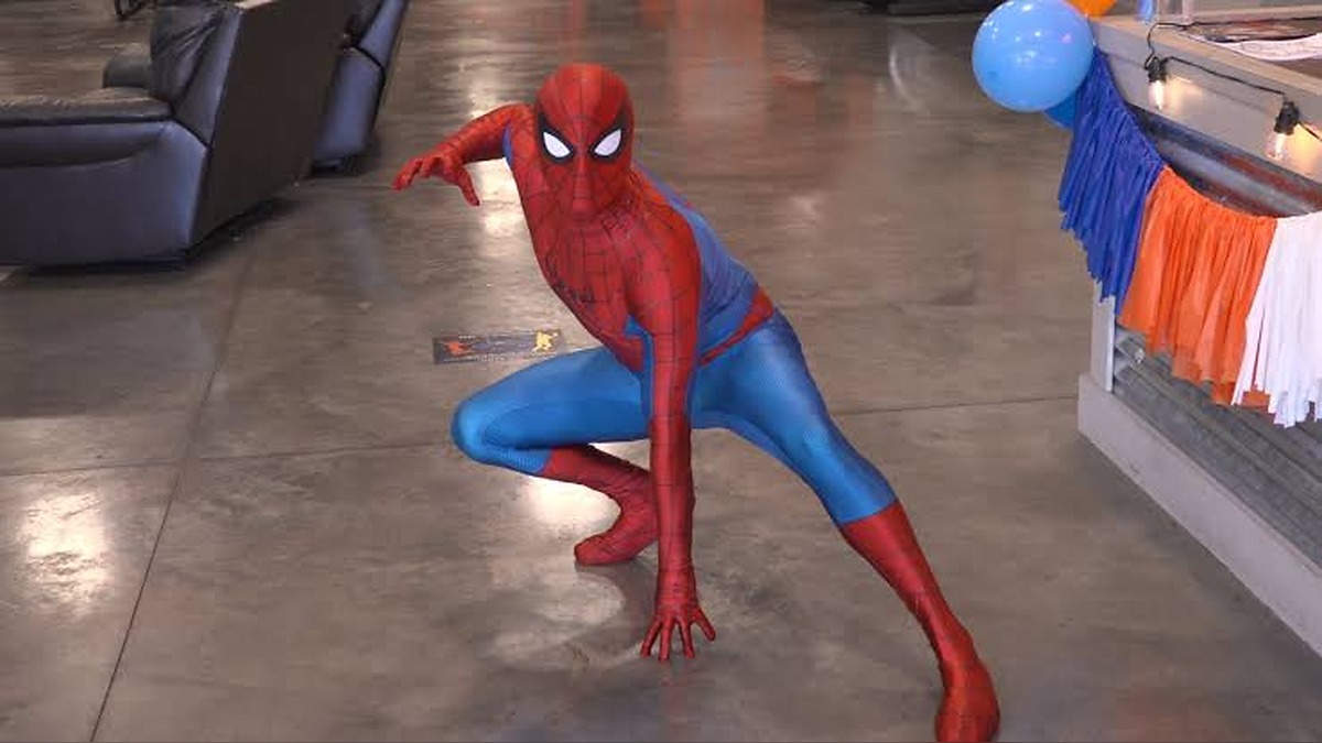 Traffic Keeps Moving as Spider-Man Jumps Into Action in Arkansas and Leaves the Internet Speechless