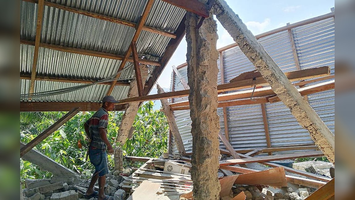 Deadly Indonesia Earthquake Leaves Flores in Ruins as Rescue Teams Search Collapsed Buildings