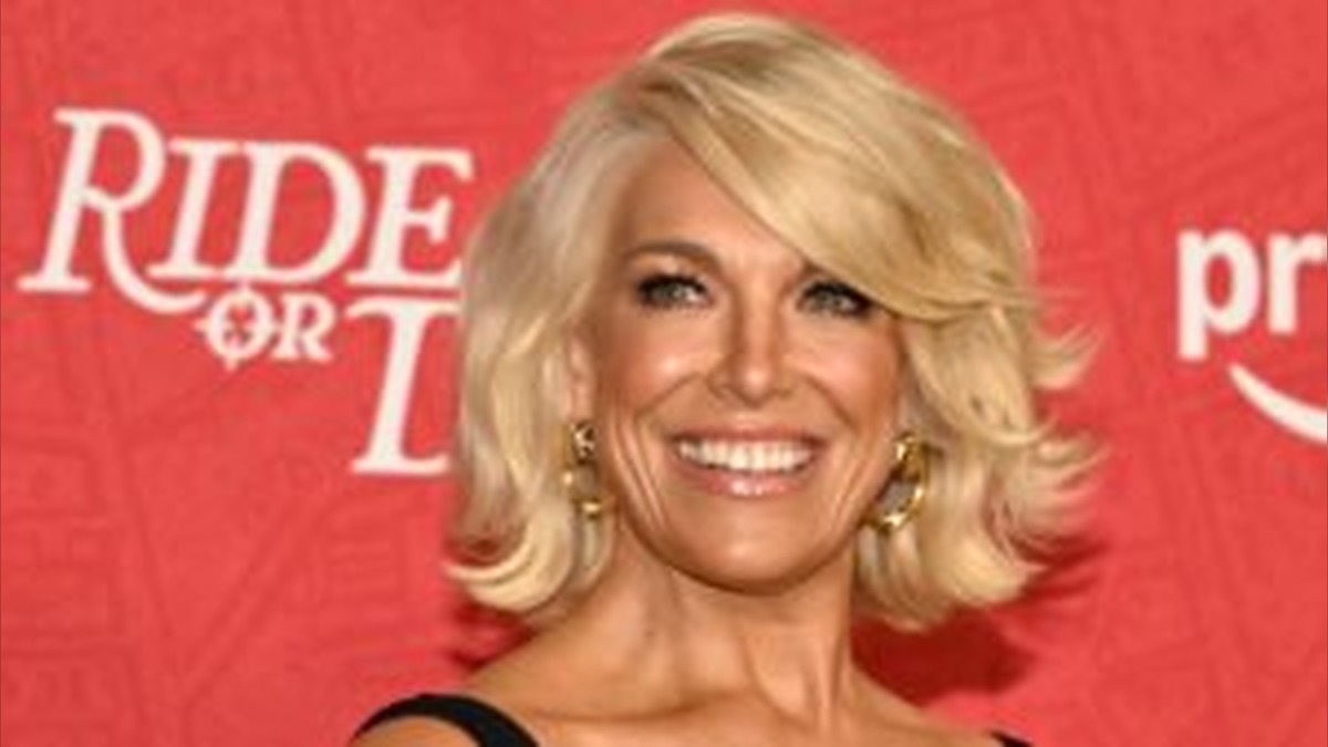 Hannah Waddingham Defies Ageing at 52 as Experts Expose the Beauty Routine Behind Her Remarkably Youthful Appearance