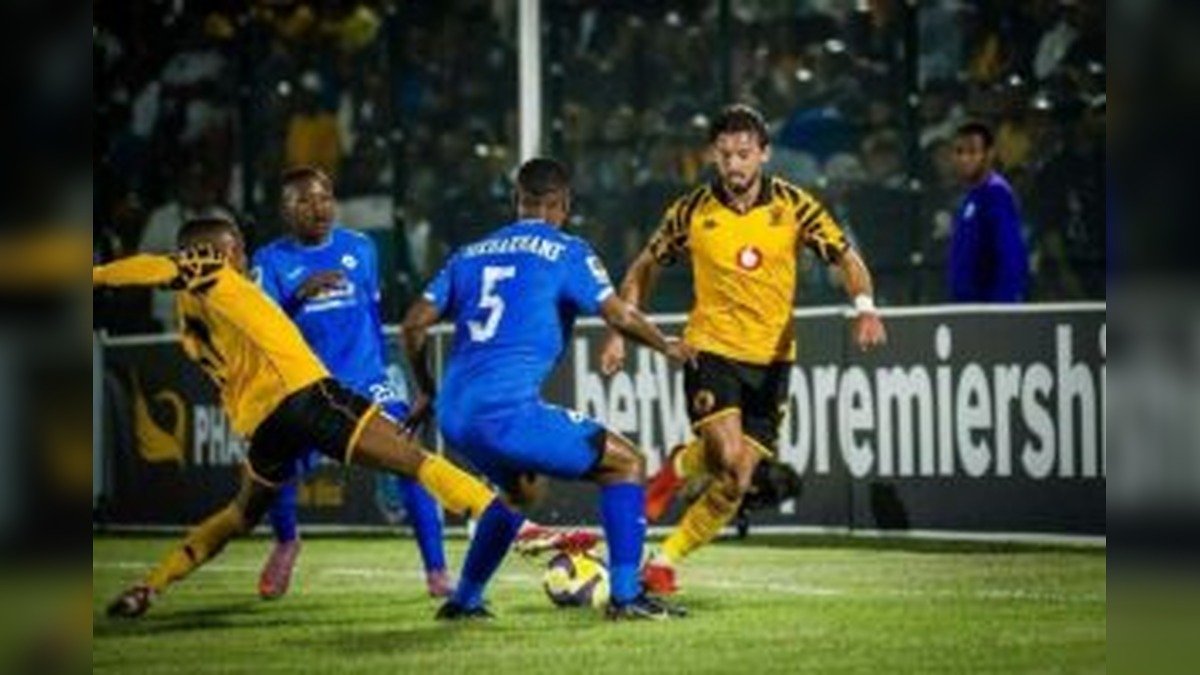 Kaizer Chiefs could stick with surprise three-man defence as Nkosingiphile Ngcobo edges closer to the exit door