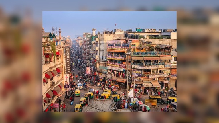 Delhi Braces for Winter Pollution Battle With 50% Work-From-Home Mandate and Vehicle Curbs