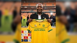 Mosimane Keeps Faith With Themba Zwane as Bafana Veteran Gets New Role Despite Physical Condition
