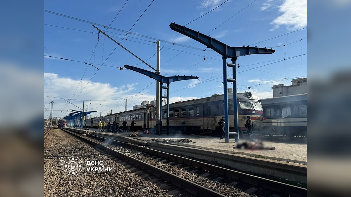 13 Killed in Russian Drone Attack on Passenger Trains in Dnipro