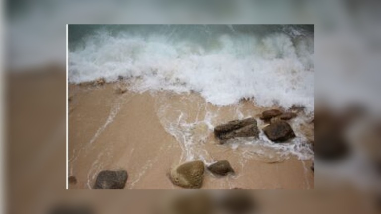Coastal Warning Issued as Dangerous Waves Hit South Africa Ahead of Spring Tide